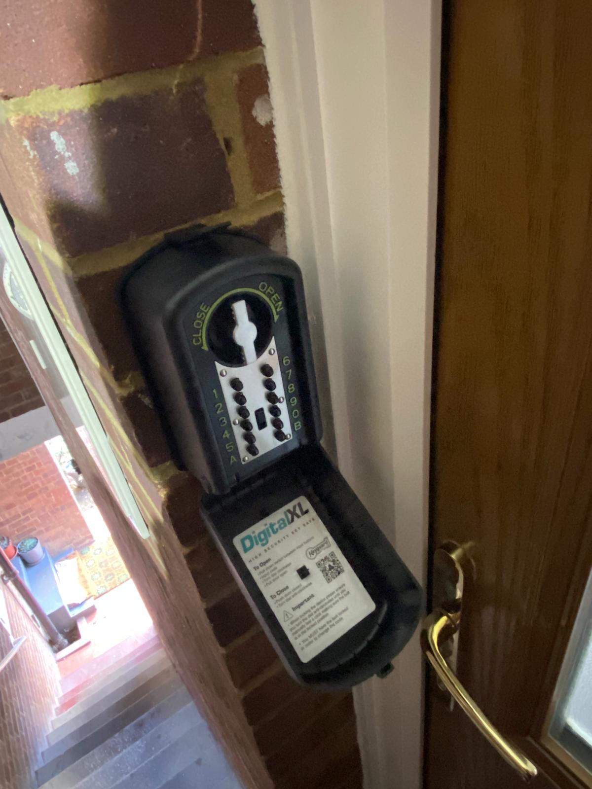 Digital XL wall-mounted key safe, opened